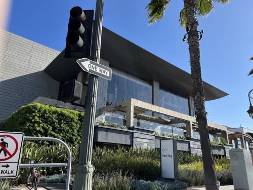 EF8E3E32-5523-457E-BB99-DCF9B653789B_1_105_c